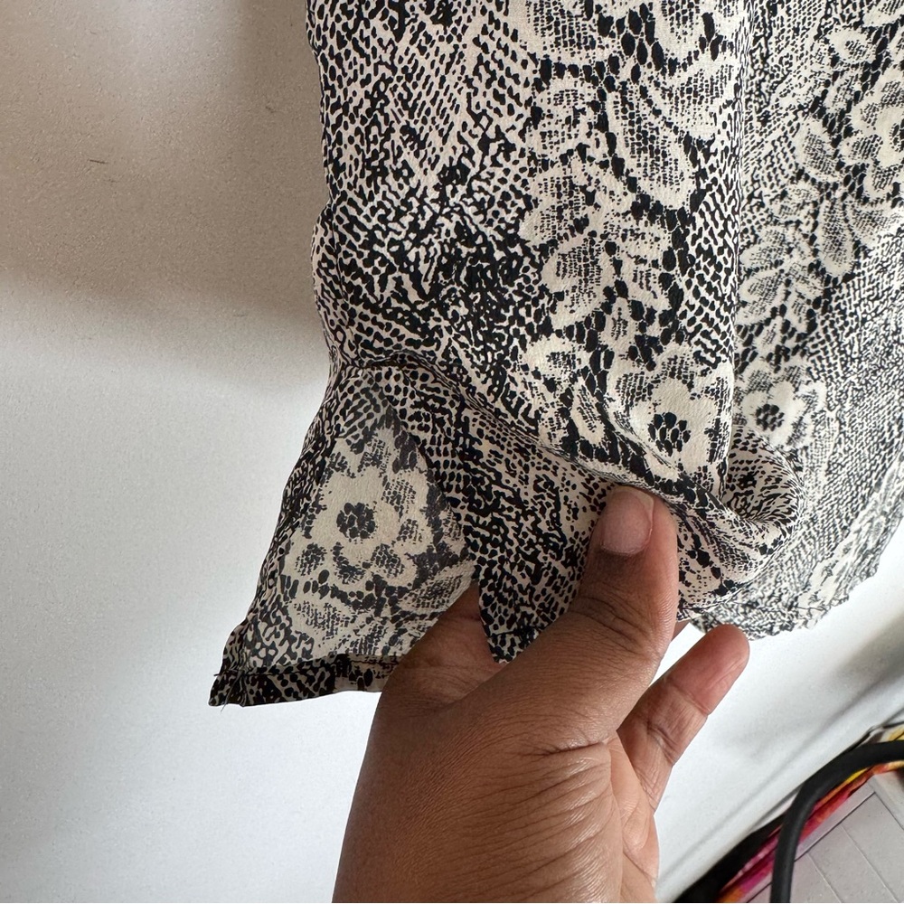 STUNT Blouse Silk Snakeprint Short Sleeve Pullover - Picture 5 of 11